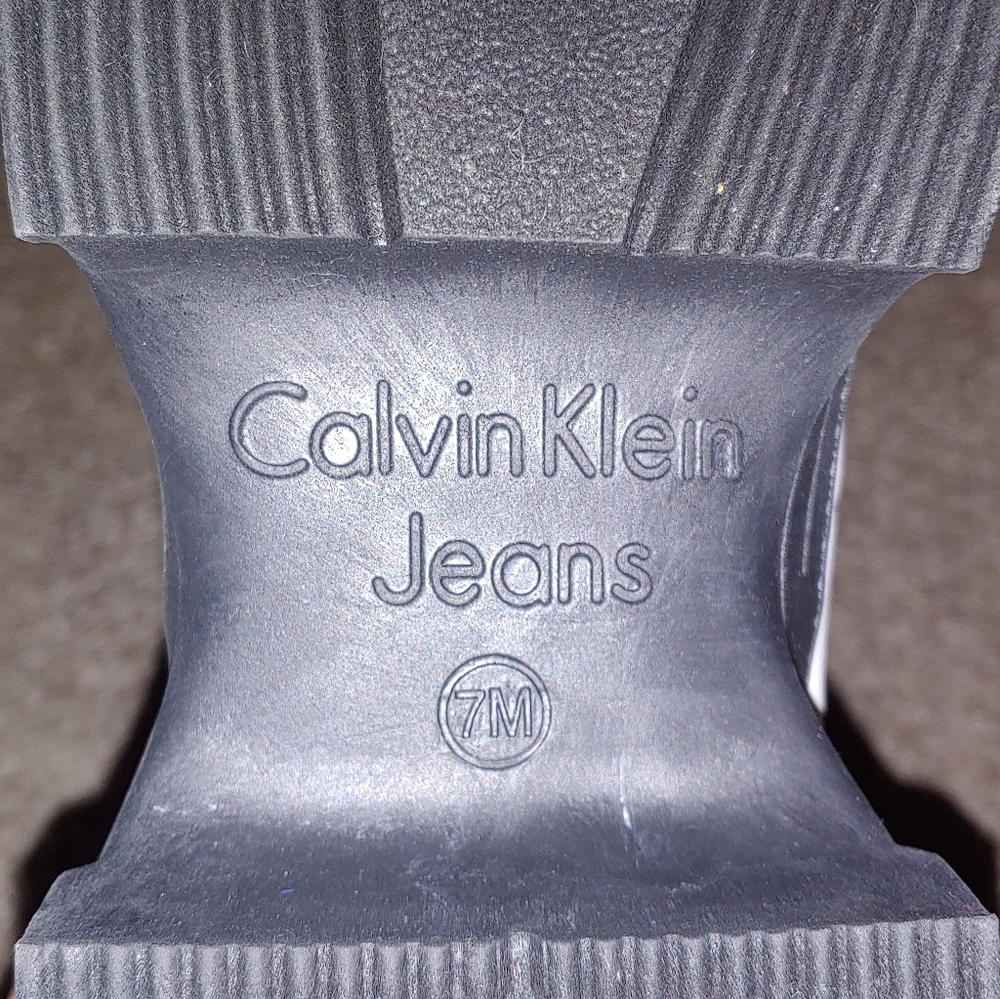 Calvin Klein white shiny puffy boots - Picture 10 of 11